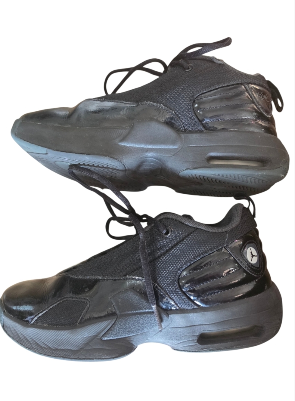 Jordan Max Aura 2 Triple Black Youth 7 / Women’s 8.5 / Men’s 7